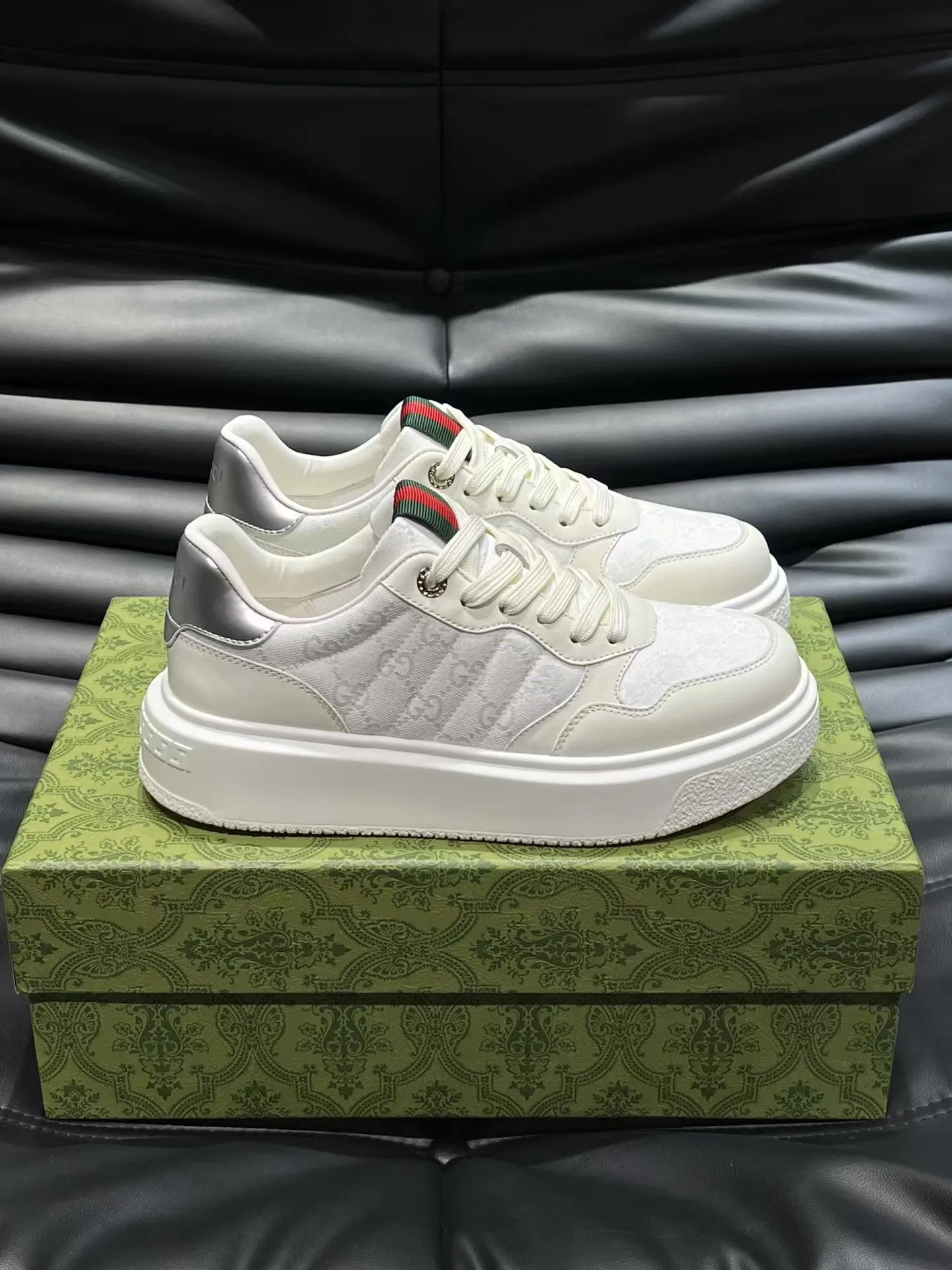 Men's Men's Shoes Men's Men's 💰460 new men's shoes GUCCI [Lightning] latest shoes shipped. Original quality, fashionable, special materials, sheepskin lining, new packaging. The foot feels super comfortable and the workmanship is impeccable. Size: 38-45